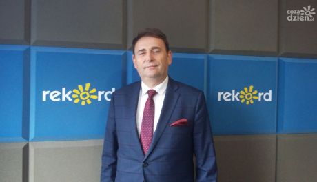 Udało się wyremontować pomnik zasłużonego proboszcza z Koprzywnicy i Ożarowa