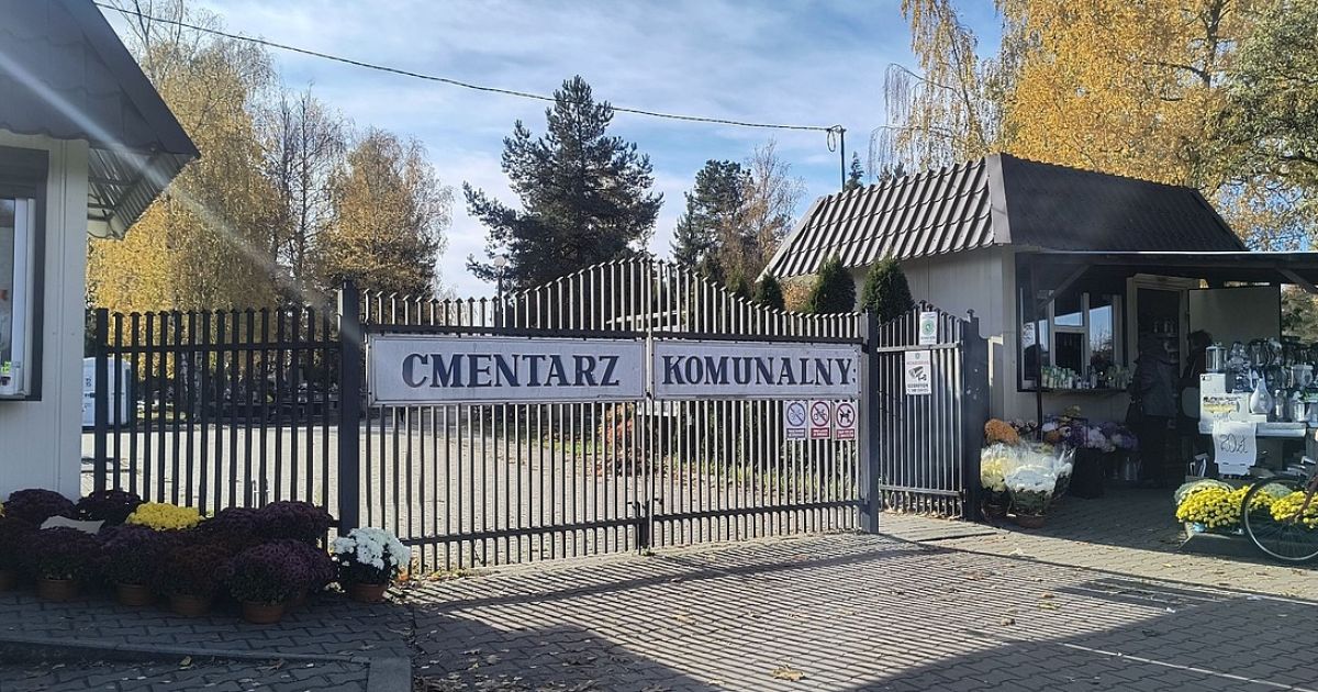 Jakie utrudnienia przy cmentarzach w powiecie ostrowieckim?