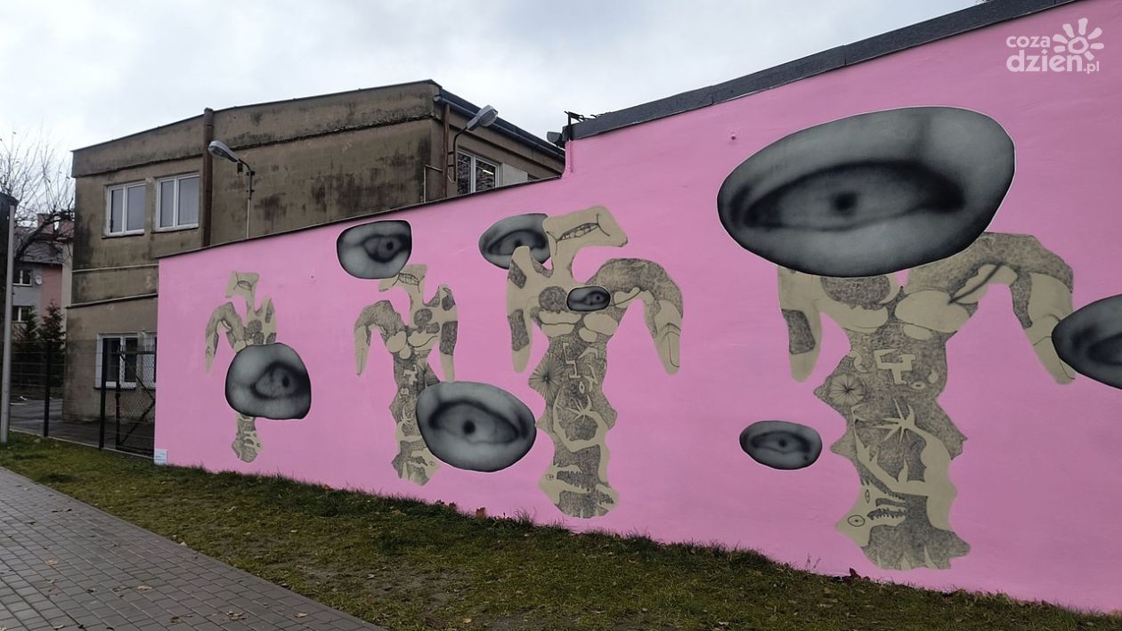 Nieoczywisty i prowokacyjny - mural na 30-lecie BWA gotowy