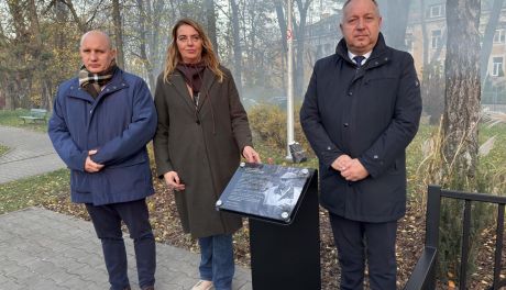 W Parku Fabrycznym odsłonięto ławeczkę pamięci Włodzimierza Sajdy