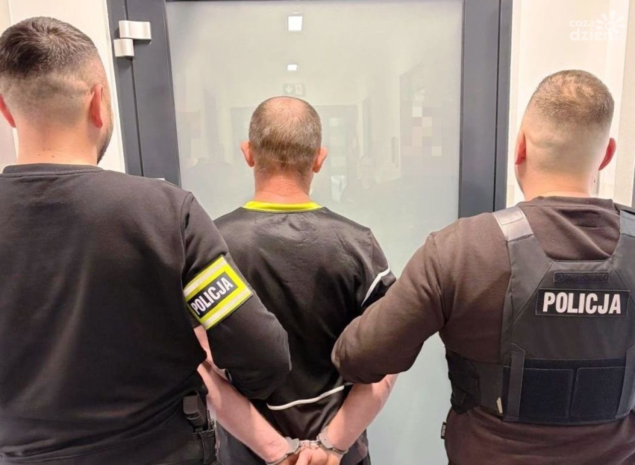 Brutalne znęcanie się nad psem. 41-latek zatrzymany przez policję z Chęcin