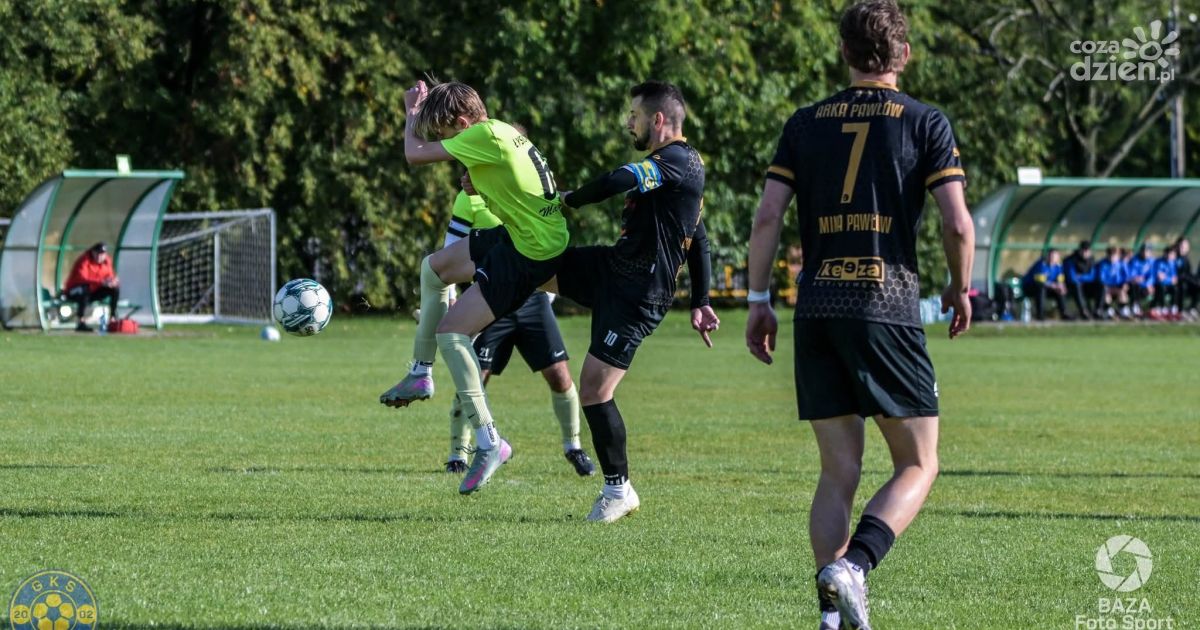 Niecodzienny przebieg meczu Łysicy Bodzentyn ze Świniarami. Goście zeszli z boiska po pierwszej połowie