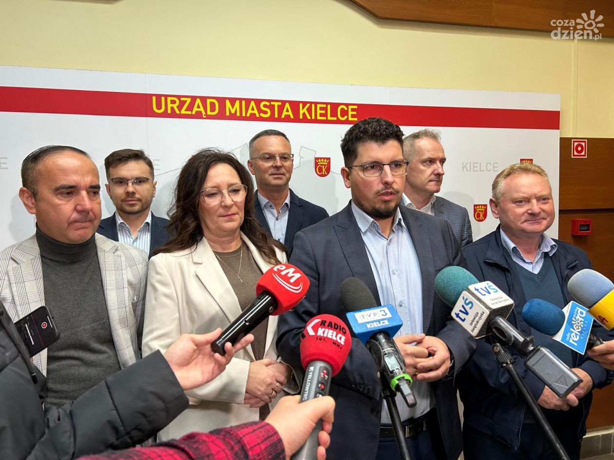 Radny Marcin Stępniewski krytykuje pomysł przekazania miejskich parkingów prywatnemu podmiotowi