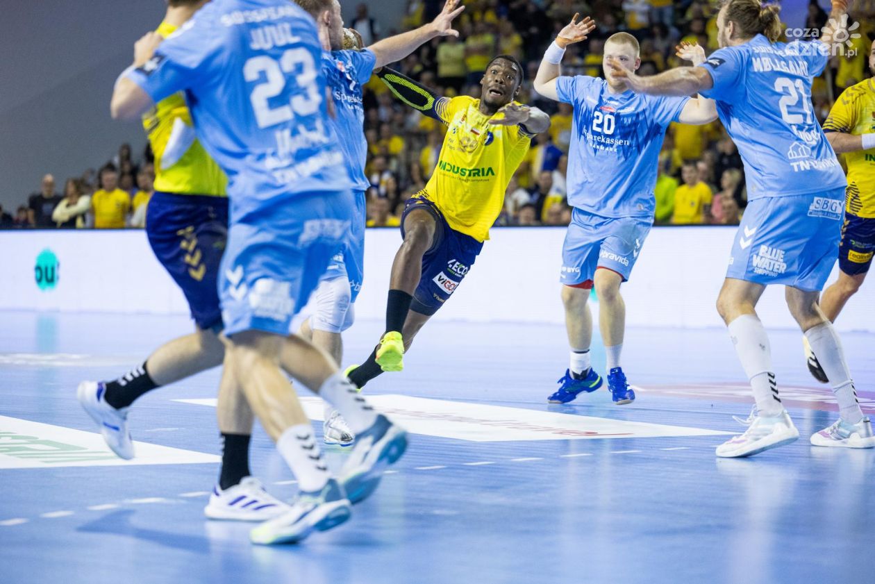 Rozdział 16: Sprawić niespodziankę przed własną publicznością