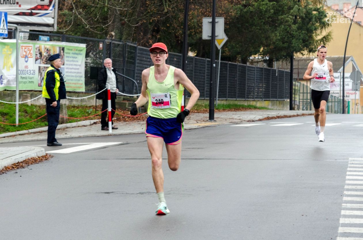 Najlepsi 10 km przebiegają w pół godziny
