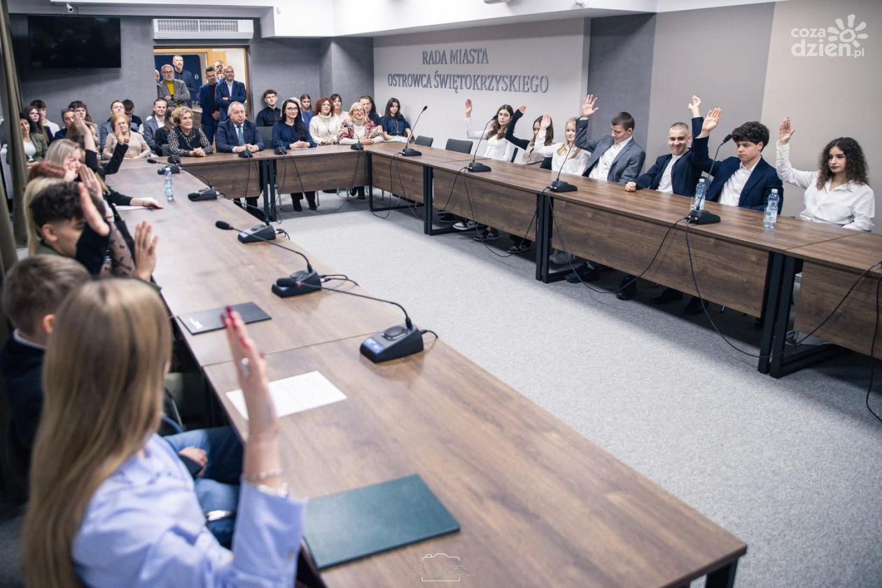 Ostrowiecka Młodzieżowa Rada kończy pierwszą kadencję i przekazuje pałeczkę dalej