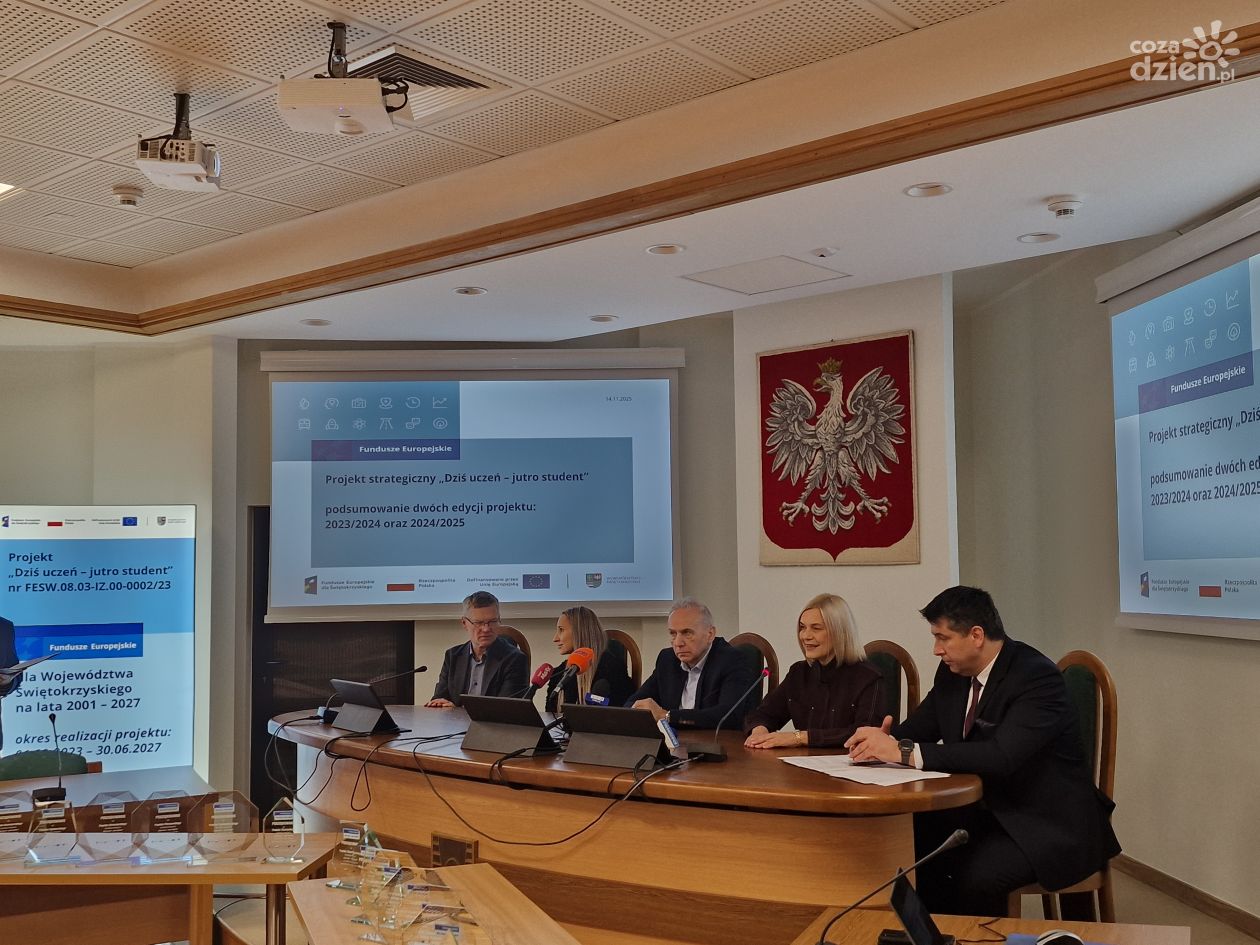 Innowacyjny projekt edukacyjny nabiera tempa. Marszałek Renata Janik i rektor Zbigniew Koruba o efektach i wyzwaniach