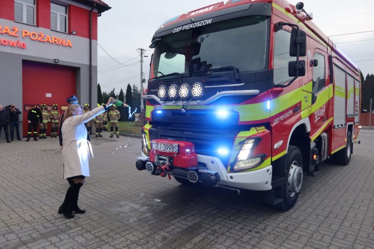Nowy ciężki wóz strażacki w OSP Piekoszów