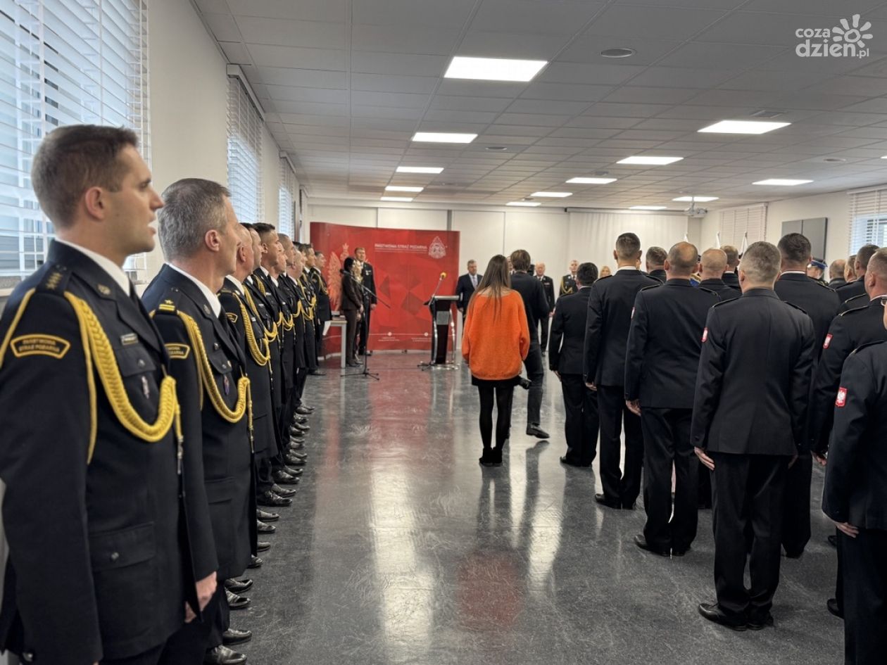 Strażackie święto w duchu patriotyzmu. Odznaczenia i awanse w Świętokrzyskiem