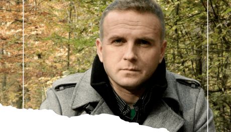 Spotkanie z Zbigniewem Masternakiem w kieleckiej bibliotece. Literacka i filmowa podróż z pisarzem z Gór Świętokrzyskich