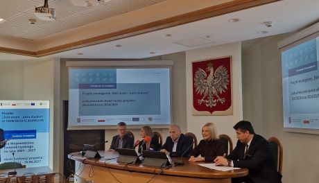 Innowacyjny projekt edukacyjny nabiera tempa. Marszałek Renata Janik i rektor Zbigniew Koruba o efektach i wyzwaniach