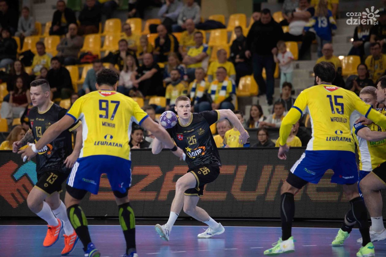 Radosny szczypiorniak w deszczowe popołudnie. Industria gromi Azoty Puławy