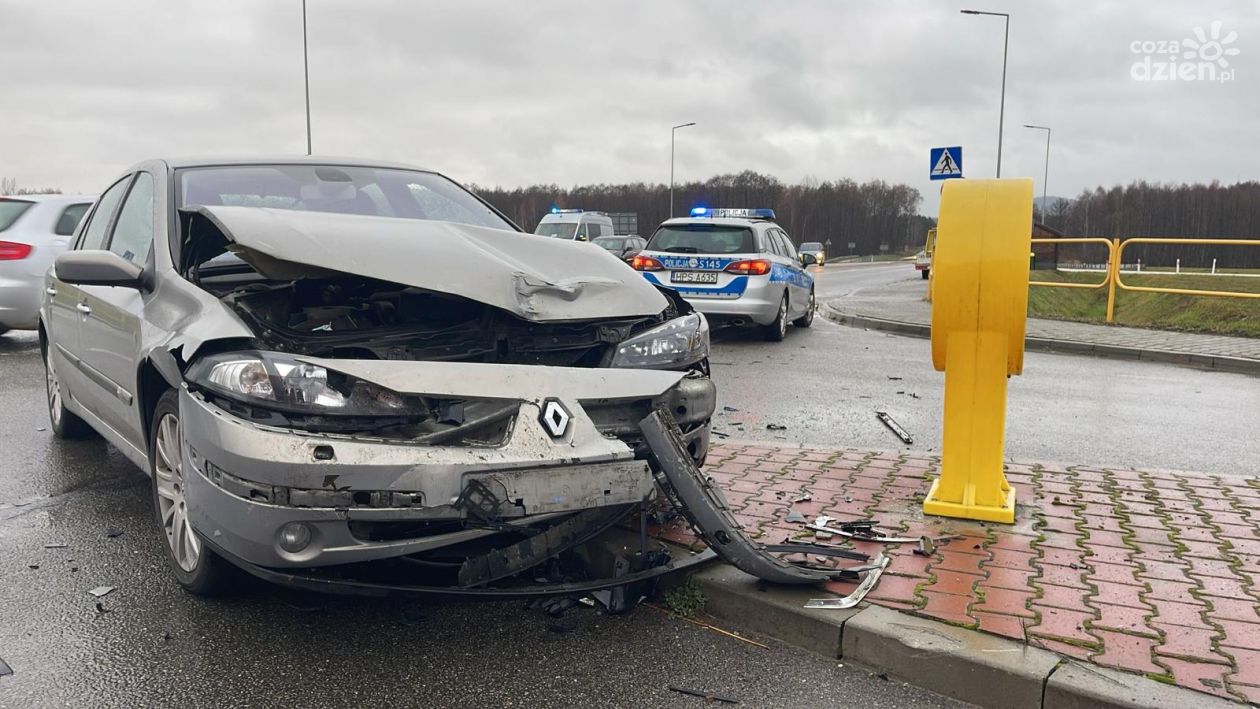 Niespokojny weekend na świętokrzyskich drogach. Kilka osób trafiło do szpitala