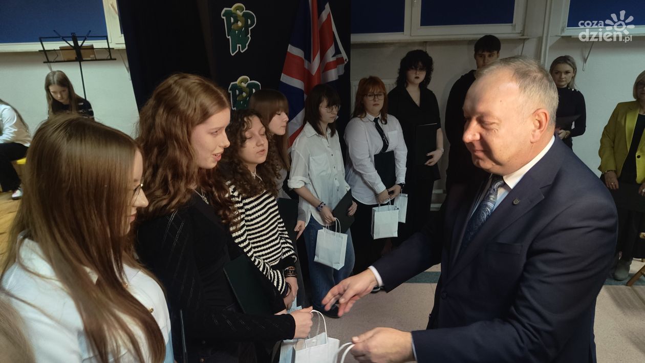 Ostrowieccy uczniowie z certyfikatami Cambridge 