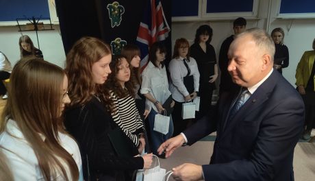 Ostrowieccy uczniowie z certyfikatami Cambridge 