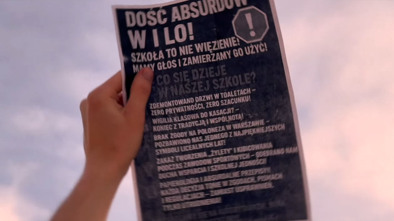 Artysta staje po stronie młodzieży z Buska. Nowy teledysk jako komentarz do szkolnego konfliktu