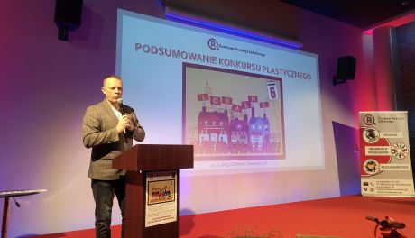 Uczniowie pomagają wspierać ostrowiecki biznes