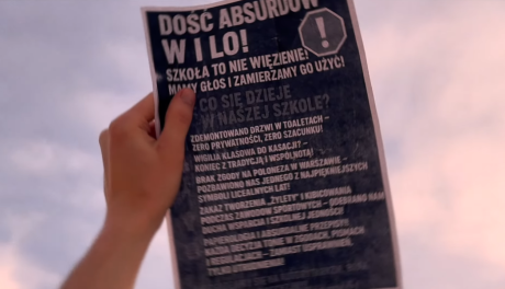 Artysta staje po stronie młodzieży z Buska. Nowy teledysk jako komentarz do szkolnego konfliktu