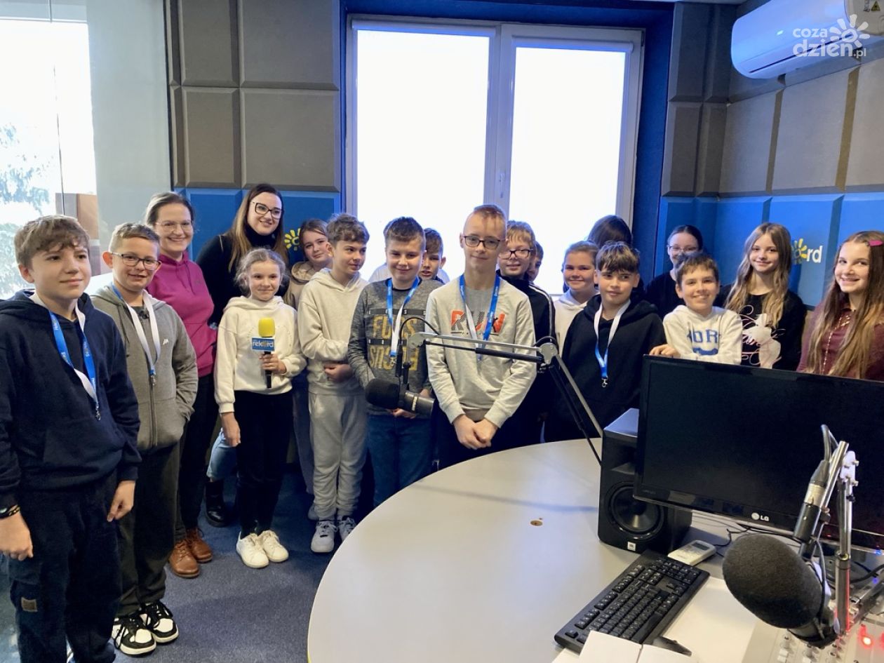 „Młodzi Obywatele na Piątkę” - uczniowie PSP nr 5 odwiedzili Radio Rekord