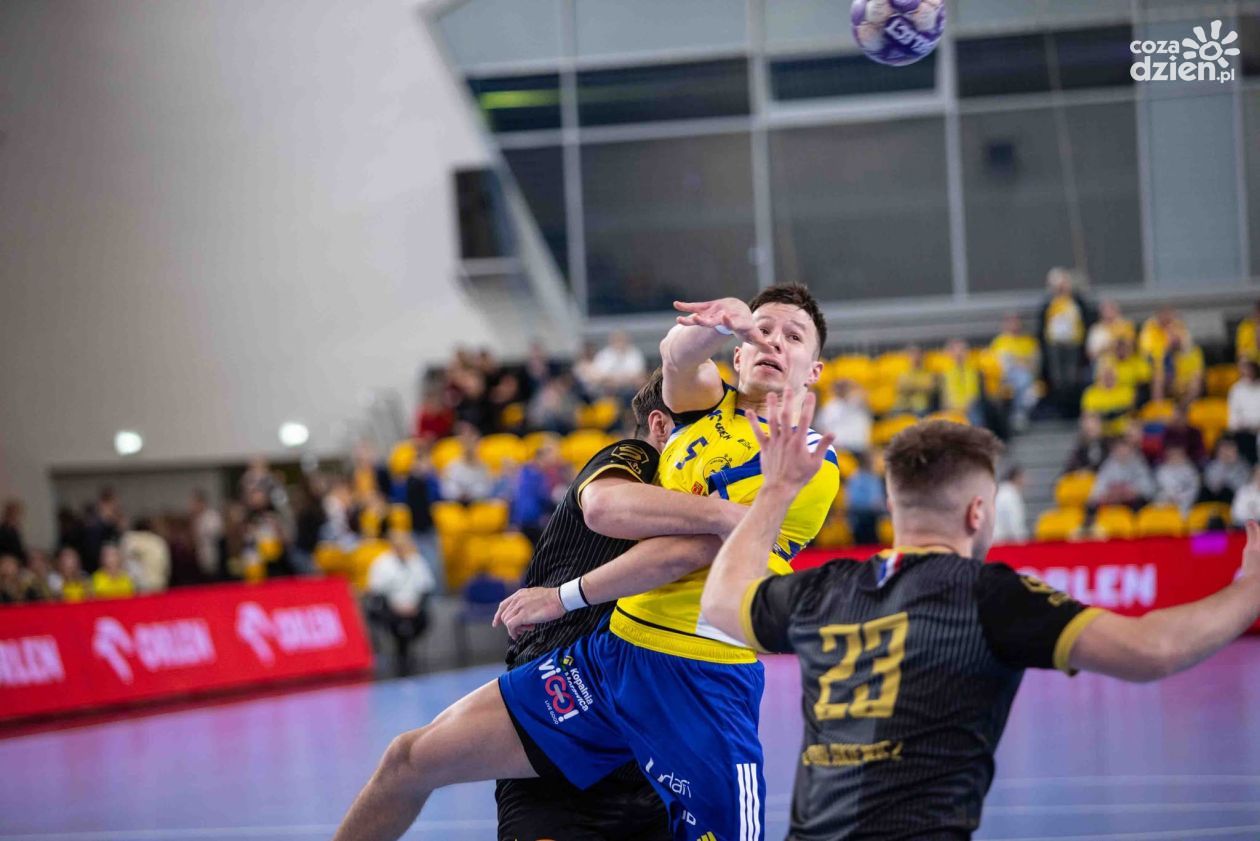 Industria pewnie pokonuje zespół z Legionowa 