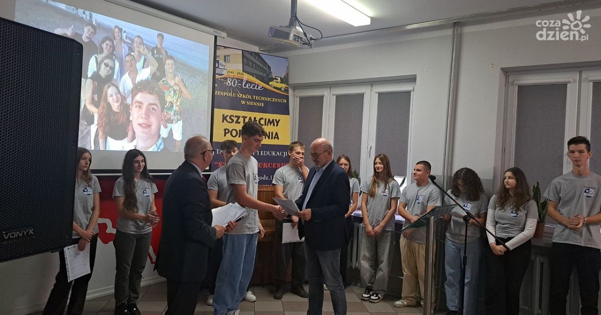 Uczniowie Zespołu Szkół Technicznych w Siennie odebrali europassy