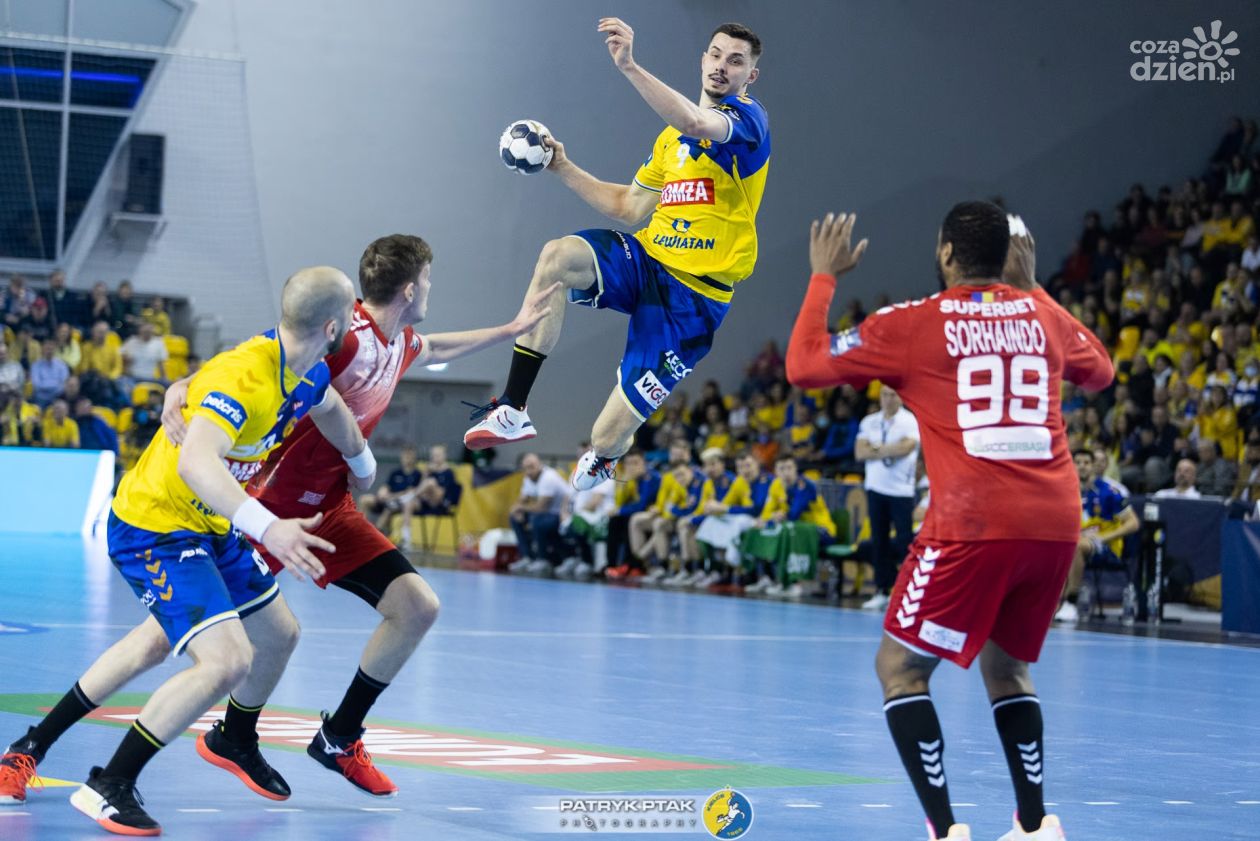 Rozdział 20: Ograć Dynamiczne, Dinamo Bukareszt