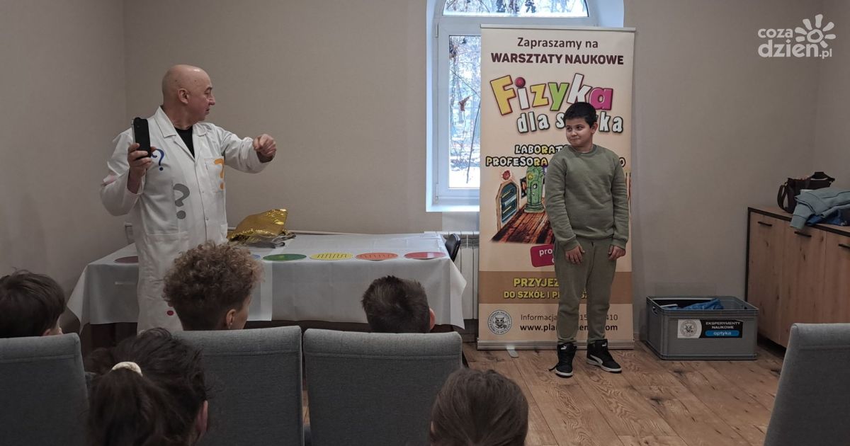 Dzieci i seniorzy zagłębili się w świat nauki dzięki zajęciom CUS