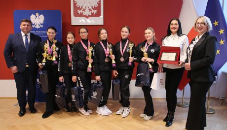 Młodzi sportowcy z gratulacjami od Wojewody Świętokrzyskiego