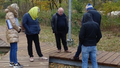 Zakończono remont drewnianego pomostu nad zalewem w Cedzynie