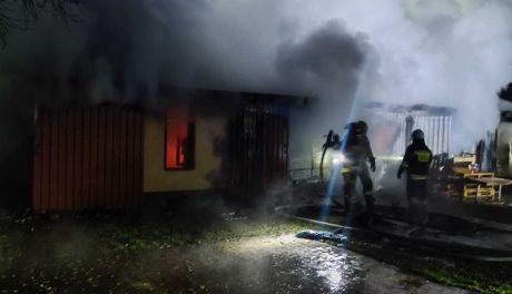 Samochody i kurnik spłonęły w nocnym pożarze