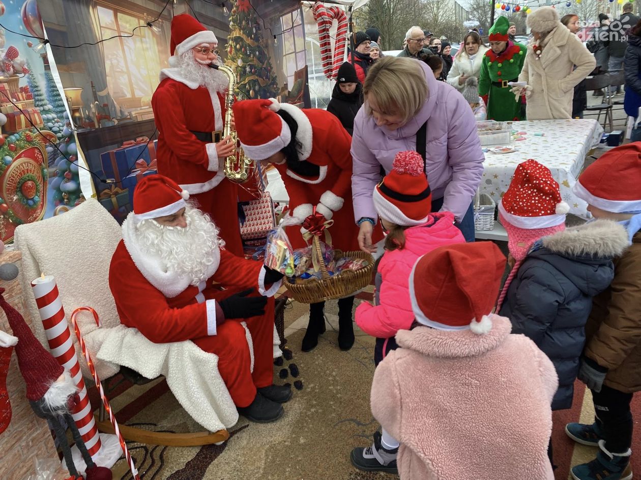 Mały bazarek w Ostrowcu Świętokrzyskim zamienił się w wioskę Mikołaja