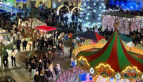 Magiczny Grudzień w Kielcach: mnóstwo ludzi na Orszaku Świętego Mikołaja
