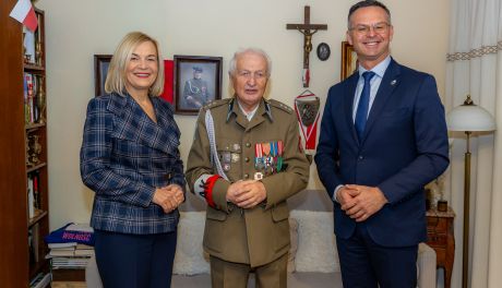 Przedświąteczne spotkania z bohaterami. Marszałek Renata Janik odwiedziła świadków historii