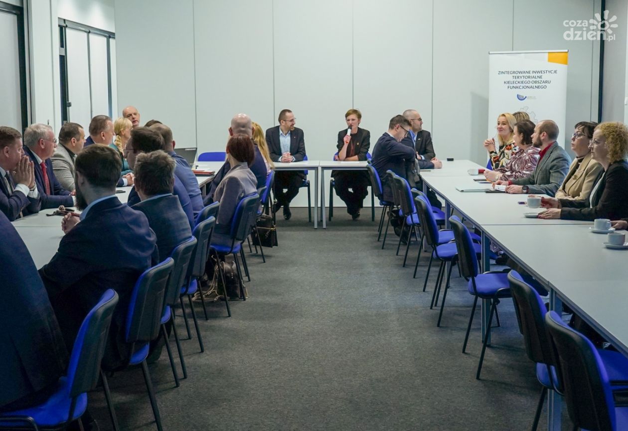 Oficjalna inauguracja dwóch projektów dotyczących zrównoważonej mobilności w Kielcach i regionie