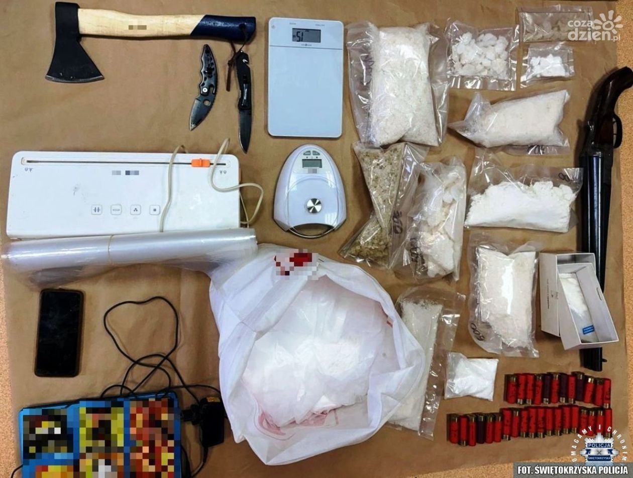 Broń i narkotyki w mieszkaniu 35-latka. Interwencja kieleckich kryminalnych