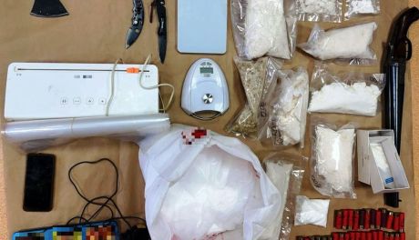 Broń i narkotyki w mieszkaniu 35-latka. Interwencja kieleckich kryminalnych