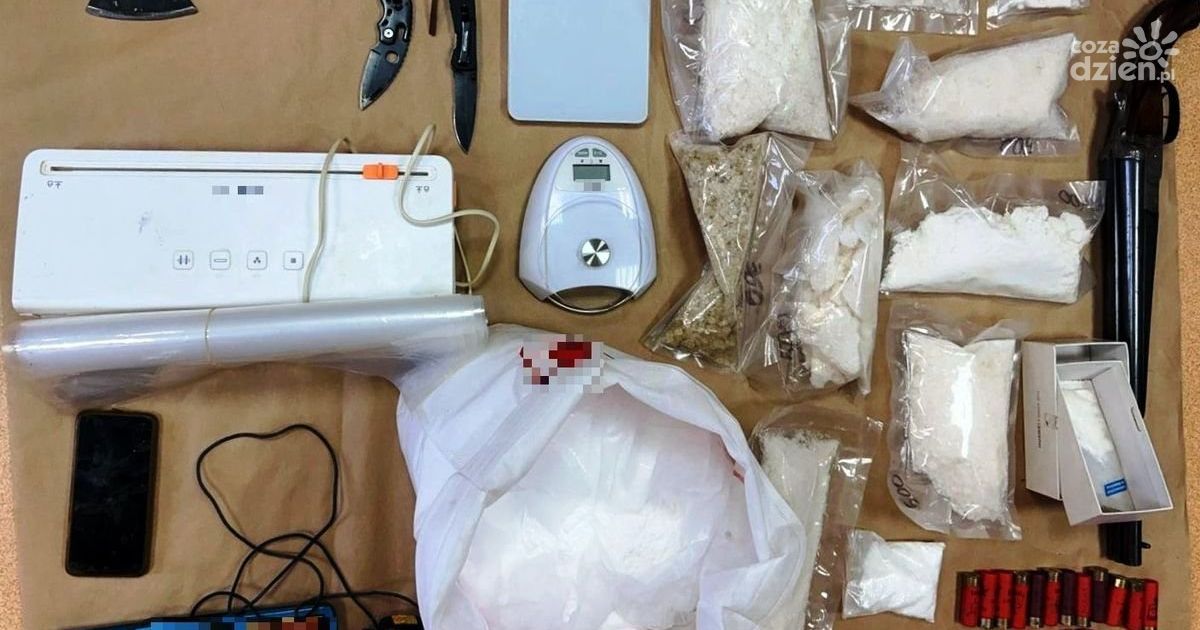 Broń i narkotyki w mieszkaniu 35-latka. Interwencja kieleckich kryminalnych