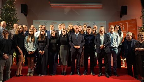 Utalentowani sportowcy z Ostrowca otrzymali stypendia 