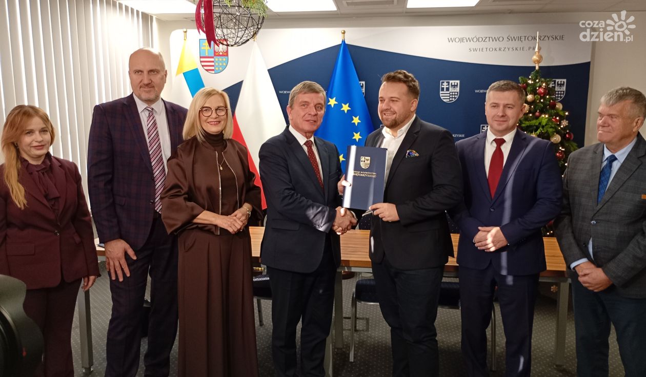 Umowy na ważne inwestycje podpisane w Urzędzie Marszałkowskim