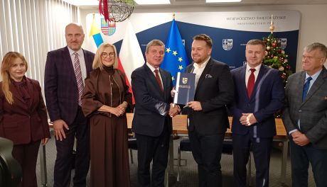 Umowy na ważne inwestycje podpisane w Urzędzie Marszałkowskim