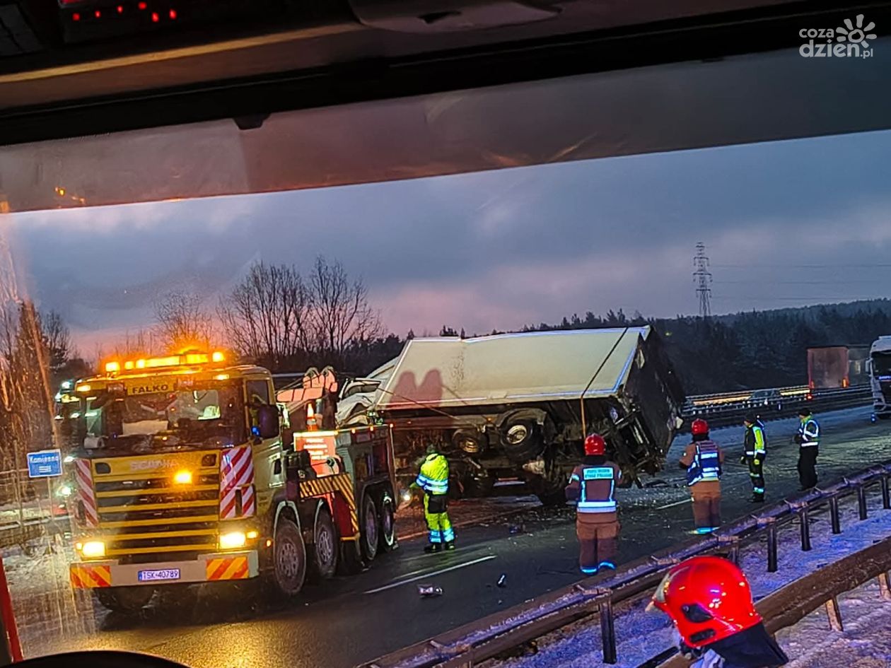 Wypadek na trasie S7 w Skarżysku-Kamiennej. Droga zablokowana przez blisko 7 godzin