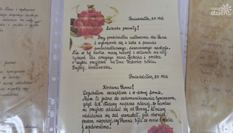 Czy odręczne pisanie jest jeszcze modne? CKU w Ostrowcu promuje sztukę kaligrafii