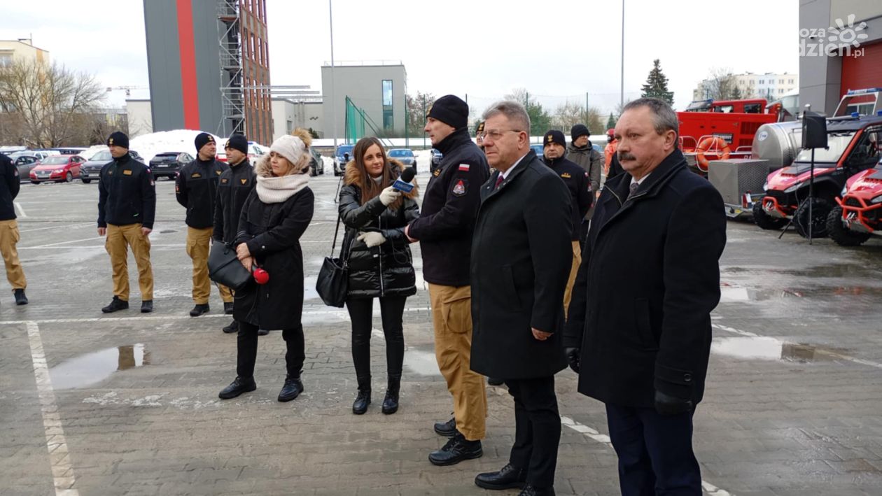 Nowoczesny sprzęt dla strażaków. Robot gaśniczy za 2 mln zł i pojazdy do działań w ekstremalnych warunkach