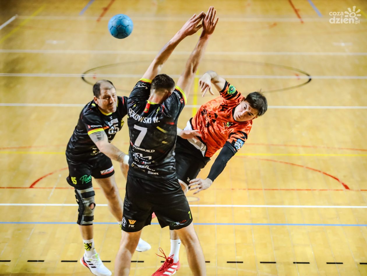 KSZO Ostrowiec Św. - KSSPR Końskie [ZDJĘCIA]