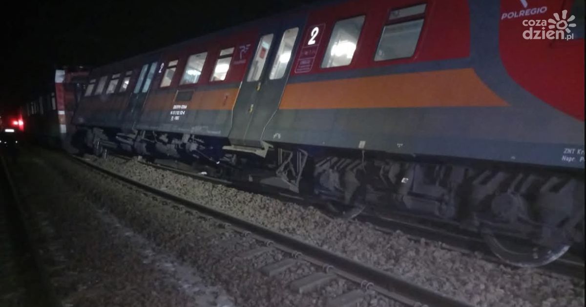 Wykolejenie pociągu POLREGIO na szlaku Miechów – Słomniki. Ruch kolejowy wstrzymany