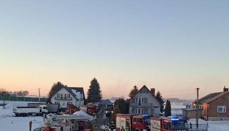 W Tomaszowie palił się warsztat samochodowy