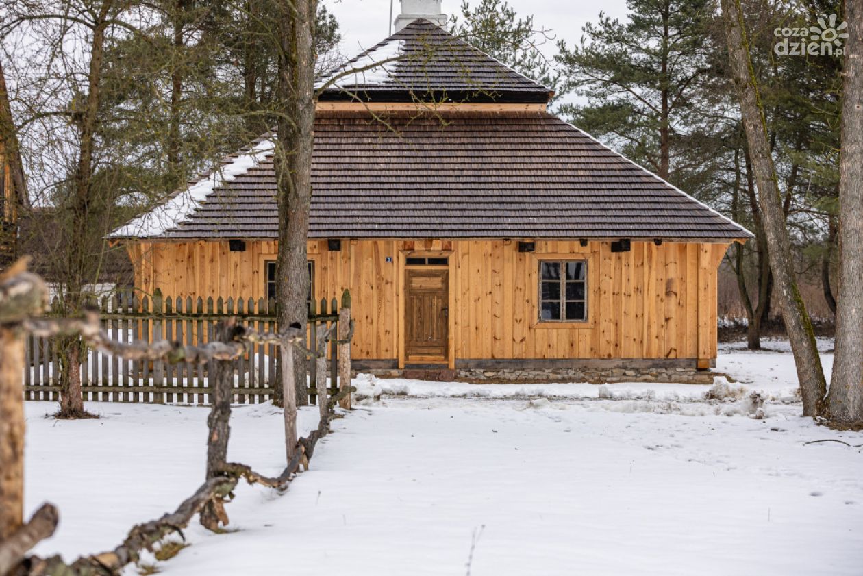 Szlacheckie stroje i XVIII-wieczny dworek. Nowości w Muzeum Wsi Kieleckiej