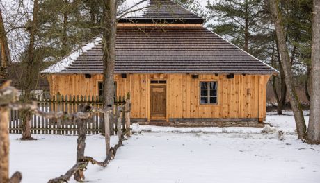 Szlacheckie stroje i XVIII-wieczny dworek. Nowości w Muzeum Wsi Kieleckiej