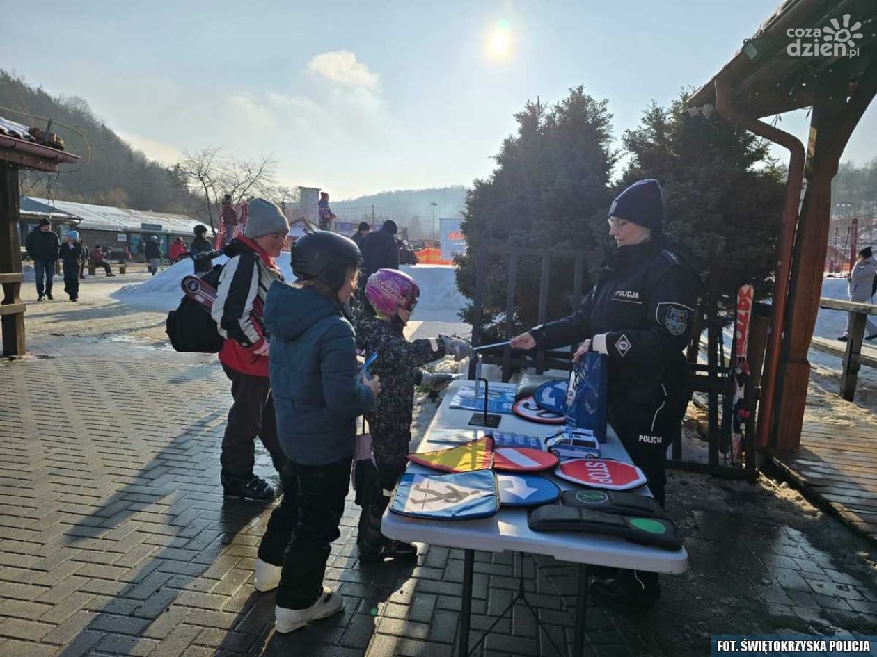 Bezpieczne ferie w Świętokrzyskiem. Policjanci przypominają zasady zimowego wypoczynku