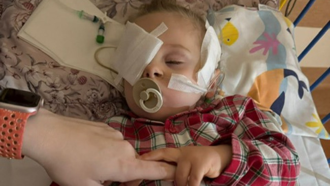 Mała Aurelka wlaczy z oponiakiem, potrzebuje naszej pomocy